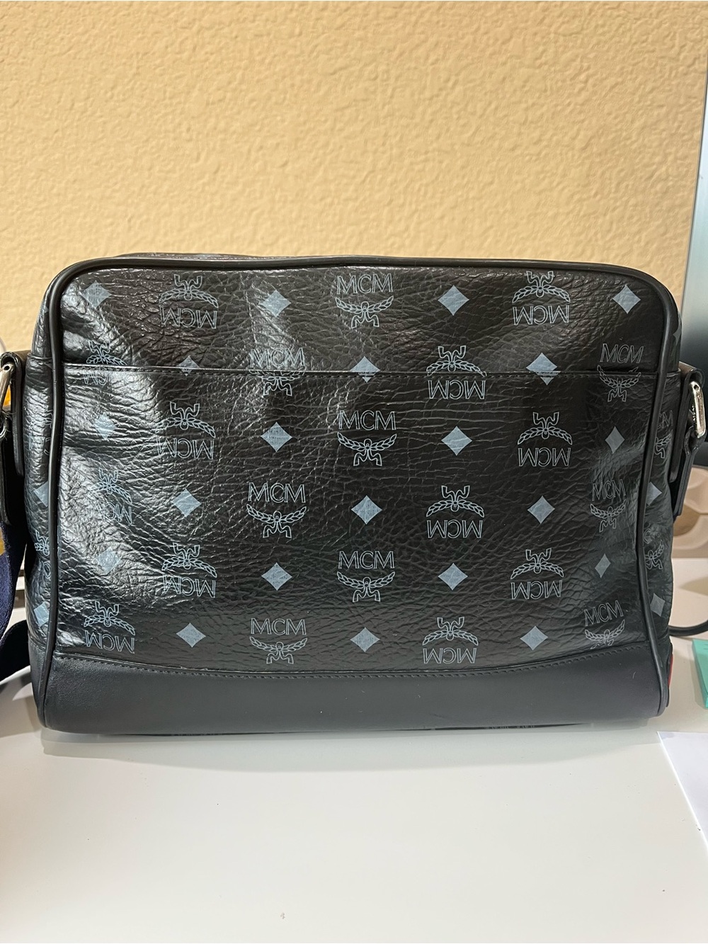 MCM 1976 LION VISETOS MESSENGER CROSSBODY BAG - Picture 2 of 12